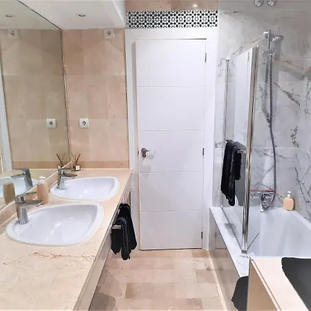 Beachside Puerto Banus Stunning 312 아파트
